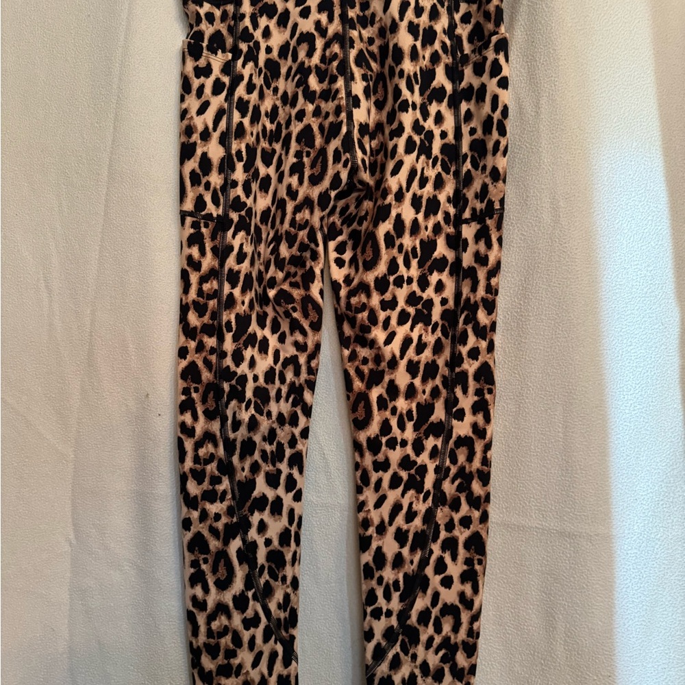 Victoria Secret cozy soft luxury fabric cheetah spandex leggings Size small - Picture 3 of 6